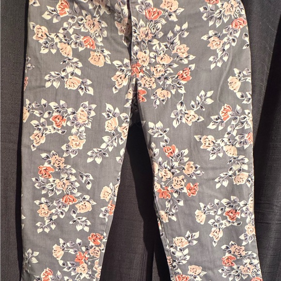Lee Riders Cropped Ladies Cropped Floral Grey Jeans. - Picture 1 of 16